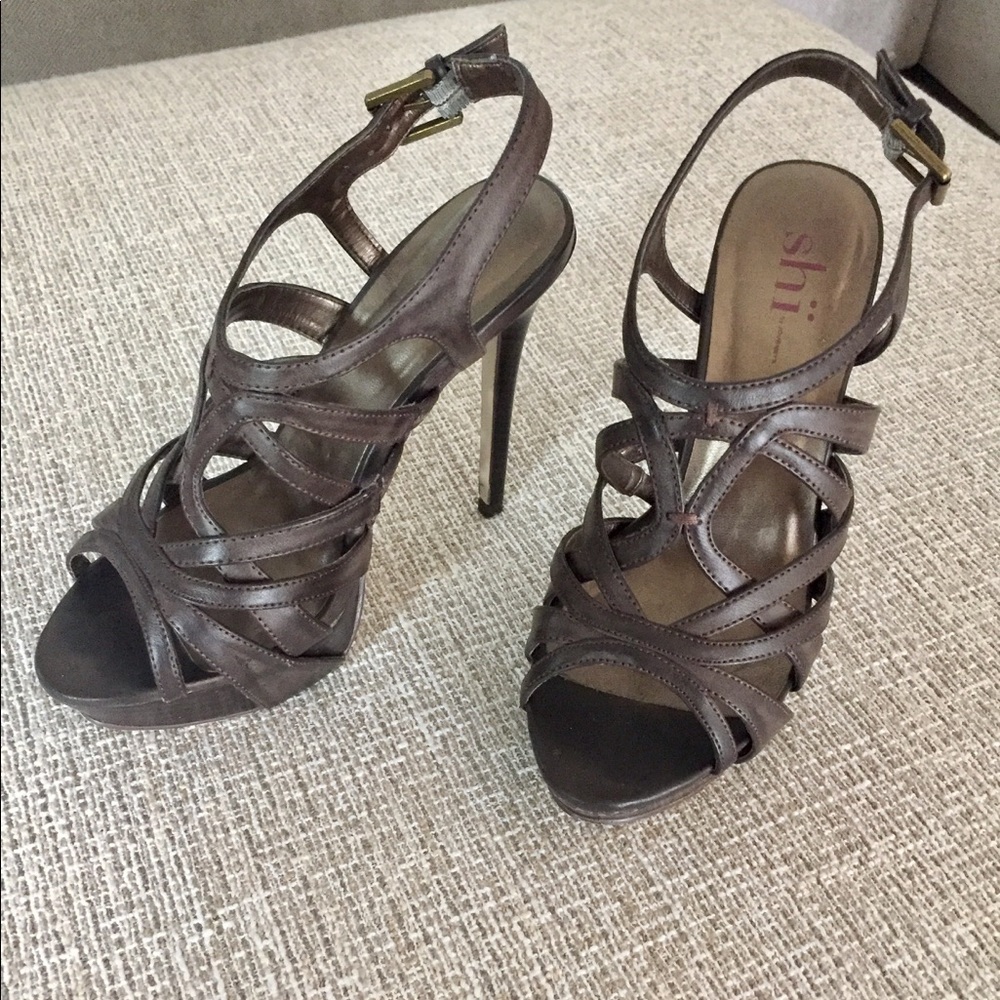 Strappy platform sandals size 6